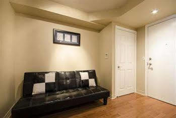 Royal Stays Suites - Blue Jays Way Toronto Eksteriør billede
