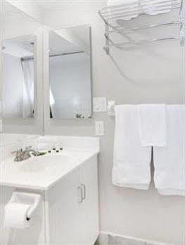 Royal Stays Suites - Blue Jays Way Toronto Eksteriør billede